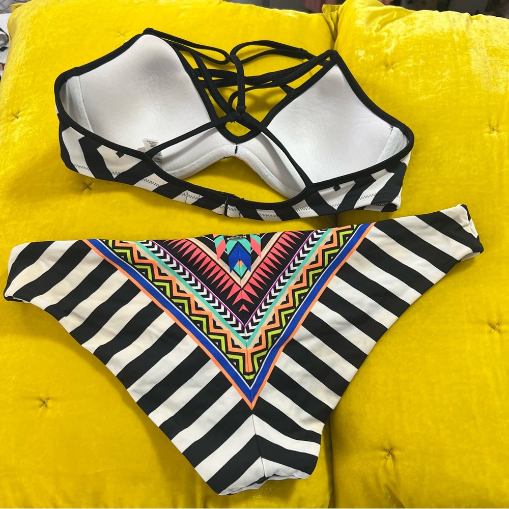 Rare Victoria’s Secret Pink Strappy Swimsuit Bikini Set Geometric Stripe Aztec L - Picture 8 of 10